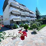 Antonis Hotel 3*
