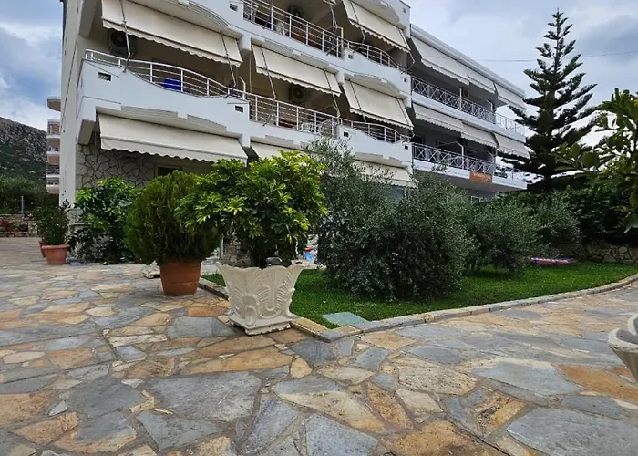 Antonis Hotel Himare